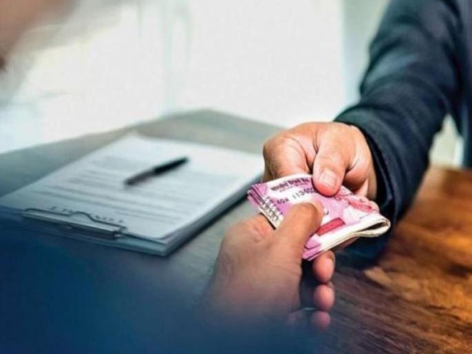 The medical superintendent of Bhor sub-district hospital was caught red-handed taking bribe | भोर उपजिल्हा रुग्णालयातील वैद्यकीय अधीक्षकाला लाच घेताना रंगेहाथ पकडला The medical superintendent of Bhor sub-district hospital was caught red-handed taking bribe | भोर उपजिल्हा रुग्णालयातील वैद्यकीय अधीक्षकाला लाच घेताना रंगेहाथ पकडला