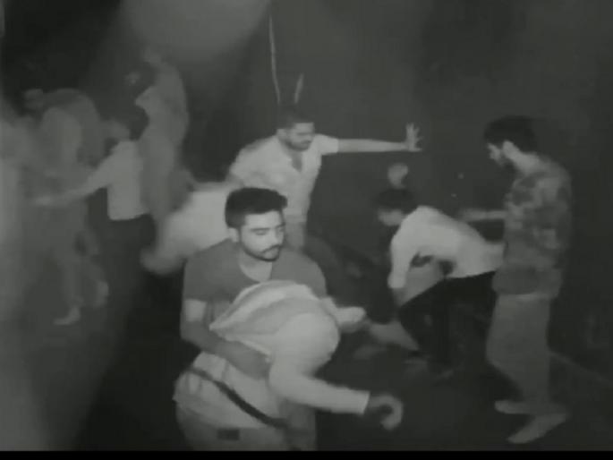 'DJwale Babu Mera Gana Chala Do'; After stopping the music, the four of them, including the son of the Shiv Sena deputy city chief beats bar manager | 'डीजेवाले बाबू मेरा गाणा चला दो'; म्युझिक बंद केल्याने शिवसेना उपशहरप्रमुखाच्या मुलासह चौघांचा बारमध्ये राडा 'DJwale Babu Mera Gana Chala Do'; After stopping the music, the four of them, including the son of the Shiv Sena deputy city chief beats bar manager | 'डीजेवाले बाबू मेरा गाणा चला दो'; म्युझिक बंद केल्याने शिवसेना उपशहरप्रमुखाच्या मुलासह चौघांचा बारमध्ये राडा