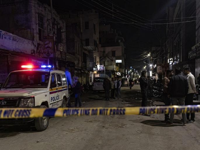 Police Helpless before Armed Robbers Terrorize Chhatrapati Sambhajinagar; Toddler Held at Knifepoint | गुन्हेगारांसमोर पोलिस हतबल; ४८ तासांत चोऱ्या, सशस्त्र लुटमारीने छत्रपती संभाजीनगर हादरले Police Helpless before Armed Robbers Terrorize Chhatrapati Sambhajinagar; Toddler Held at Knifepoint | गुन्हेगारांसमोर पोलिस हतबल; ४८ तासांत चोऱ्या, सशस्त्र लुटमारीने छत्रपती संभाजीनगर हादरले