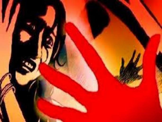 Rickshaw driver molested in Pune, girl jumping from a running autorickshaw for safety | पुण्यात रिक्षाचालकाकडून तरुणीचा विनयभंग, धावत्या रिक्षातून उडी मारत केला बचाव Rickshaw driver molested in Pune, girl jumping from a running autorickshaw for safety | पुण्यात रिक्षाचालकाकडून तरुणीचा विनयभंग, धावत्या रिक्षातून उडी मारत केला बचाव