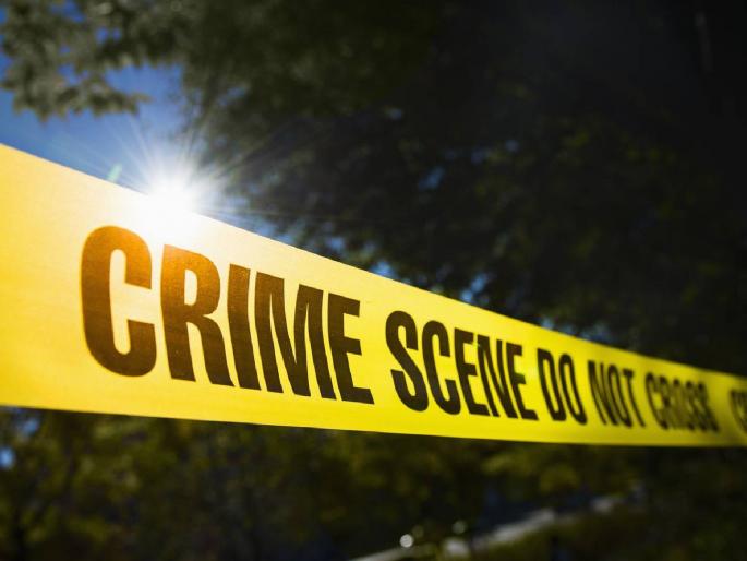 Decomposed body found on Irvine Railway Station Road | इर्विन रेल्वे स्टेशन रोडवर आढळला कुजलेला मृतदेह; दुचाकीची चावी, मोबाईल आढळला Decomposed body found on Irvine Railway Station Road | इर्विन रेल्वे स्टेशन रोडवर आढळला कुजलेला मृतदेह; दुचाकीची चावी, मोबाईल आढळला