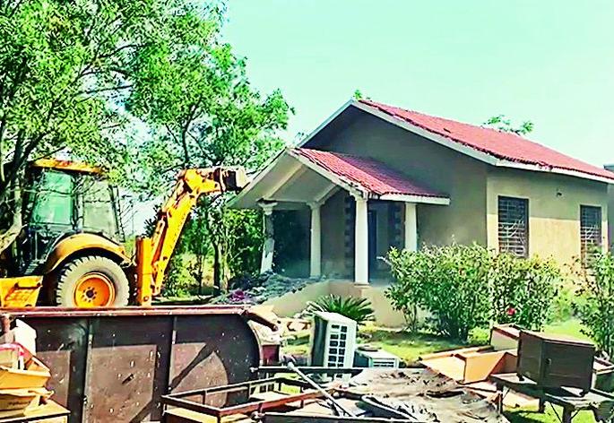 Encroachment of much talked about LPK-9 destroyed in Hingan | हिंगण्यात बहुचर्चित एलपीके-९ चे अतिक्रमण जमीनदोस्त Encroachment of much talked about LPK-9 destroyed in Hingan | हिंगण्यात बहुचर्चित एलपीके-९ चे अतिक्रमण जमीनदोस्त