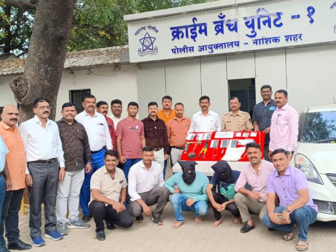 An engineer who breaks high profile bungalows in Nashik in broad daylight along with his friend are shackled | नाशिकमध्ये हायप्रोफाइल बंगले भरदिवसा फोडणाऱ्या इंजिनिअरसह त्याच्या दोस्ताला बेड्या An engineer who breaks high profile bungalows in Nashik in broad daylight along with his friend are shackled | नाशिकमध्ये हायप्रोफाइल बंगले भरदिवसा फोडणाऱ्या इंजिनिअरसह त्याच्या दोस्ताला बेड्या