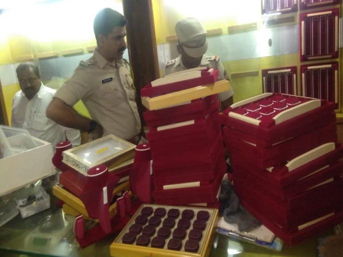 attempt of robarry failed due to alertness of police in Indapur taluka | इंदापूर तालुक्यात पोलिसांच्या सतर्कतेमुळे दरोड्याचा प्रयत्न फसला attempt of robarry failed due to alertness of police in Indapur taluka | इंदापूर तालुक्यात पोलिसांच्या सतर्कतेमुळे दरोड्याचा प्रयत्न फसला