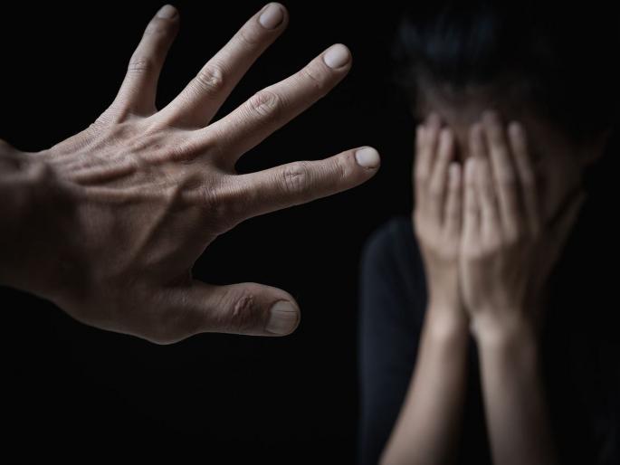 An incident of molestation of a 21-year-old girl took place in a village in Dharashiv Lohara taluka | "तू मला भेटत का नाहीस..?"; प्रियकर बळजबरीनं प्रेयसीच्या घरात घुसला अन् राडा केला An incident of molestation of a 21-year-old girl took place in a village in Dharashiv Lohara taluka | "तू मला भेटत का नाहीस..?"; प्रियकर बळजबरीनं प्रेयसीच्या घरात घुसला अन् राडा केला