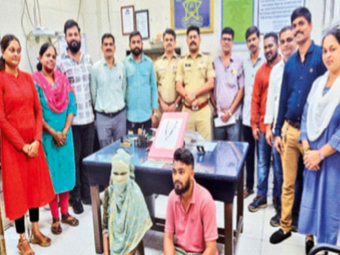 Woman who stole Mangalsutra while wearing burqa, arrested by Lohmarg police, accomplice too | बुरखा घालून मंगळसूत्र चोरणाऱ्या महिलेला बेड्या, लोहमार्ग पोलिसांकडून साथीदारालाही अटक Woman who stole Mangalsutra while wearing burqa, arrested by Lohmarg police, accomplice too | बुरखा घालून मंगळसूत्र चोरणाऱ्या महिलेला बेड्या, लोहमार्ग पोलिसांकडून साथीदारालाही अटक