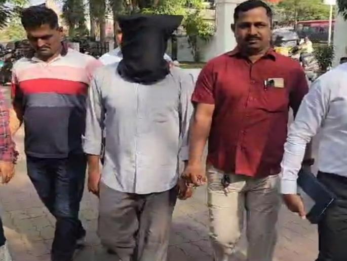 Eight-year-old girl sexually assaulted by class teacher, Dombivali Crime news | क्लास घेणाऱ्या शिक्षकाचा आठ वर्षीय मुलीवर लैंगिक अत्याचार Eight-year-old girl sexually assaulted by class teacher, Dombivali Crime news | क्लास घेणाऱ्या शिक्षकाचा आठ वर्षीय मुलीवर लैंगिक अत्याचार