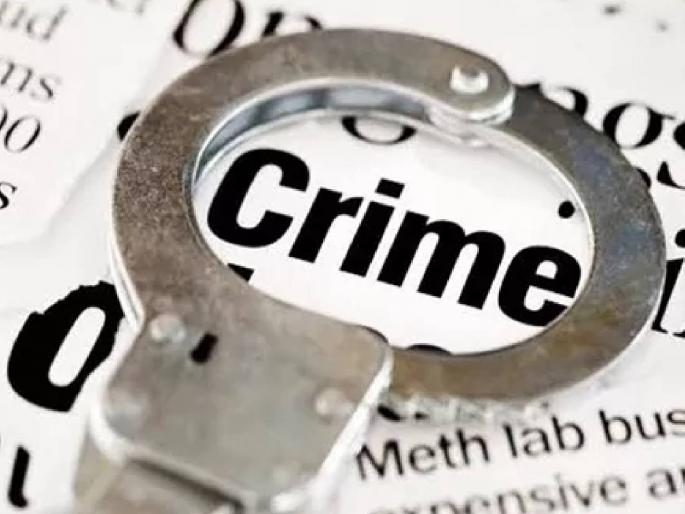 A lump of gold was stolen from a woman's purse | महिलेच्या पर्समधील सोन्याचे गंठन चोरीला; पोलिसांनी गुन्हा दाखल केला A lump of gold was stolen from a woman's purse | महिलेच्या पर्समधील सोन्याचे गंठन चोरीला; पोलिसांनी गुन्हा दाखल केला