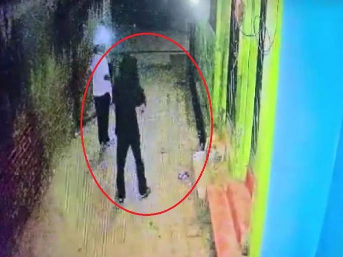 Dominant daughter-in-law... In the middle of the night, her mother-in-law came with goons and opened fire, then... | दबंग सून... मध्यरात्री गुंडांना घेऊन सासरी आली आणि केला धडाधड गोळीबार, त्यानंतर...   Dominant daughter-in-law... In the middle of the night, her mother-in-law came with goons and opened fire, then... | दबंग सून... मध्यरात्री गुंडांना घेऊन सासरी आली आणि केला धडाधड गोळीबार, त्यानंतर...