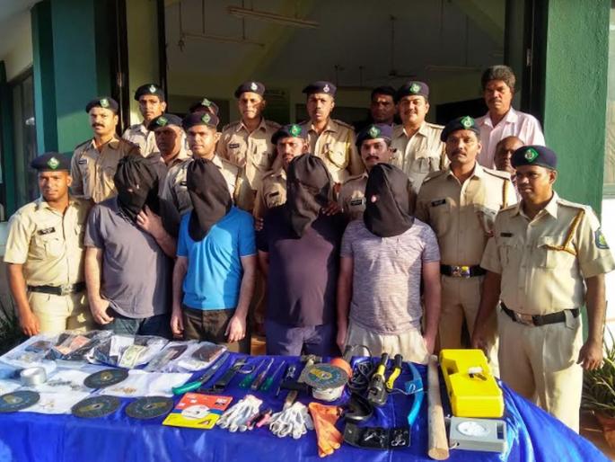 Georgyan foreign gang detained in Goa | गोव्यात घरफोडी करणारी जॉर्जीयन विदेशी टोळी जेरबंद Georgyan foreign gang detained in Goa | गोव्यात घरफोडी करणारी जॉर्जीयन विदेशी टोळी जेरबंद