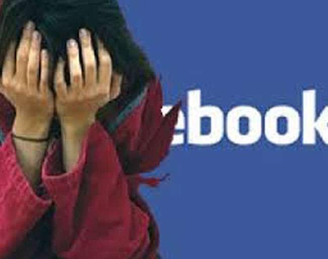Even so, Facebook friendship: Many people in the so-called social worker's scissors | अशीही फेसबुक फ्रेंडशिप : कथित समाजसेविकेच्या कैचीत अनेक जण Even so, Facebook friendship: Many people in the so-called social worker's scissors | अशीही फेसबुक फ्रेंडशिप : कथित समाजसेविकेच्या कैचीत अनेक जण