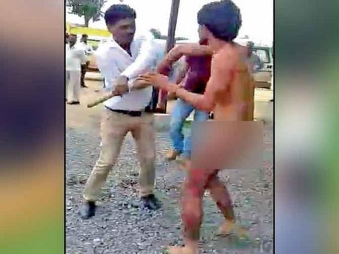 Diesel stolen, damaged due to theft, video viral | डिझेल चोरी केल्यामुळं विवस्त्र करुन बदडले, व्हिडिओ व्हायरल Diesel stolen, damaged due to theft, video viral | डिझेल चोरी केल्यामुळं विवस्त्र करुन बदडले, व्हिडिओ व्हायरल