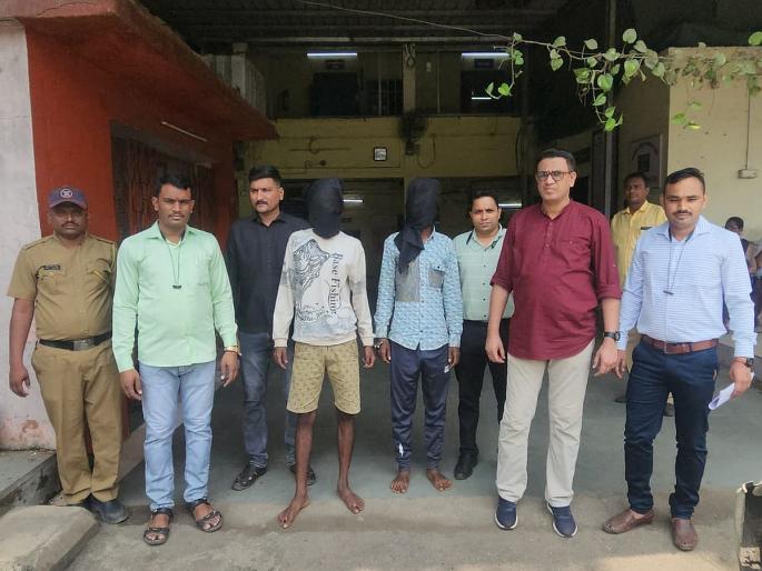 Kalyan: Thieves stealing mobile phones of railway passengers in the crowd, arrested by Kalyan railway police | Kalyan: गर्दीत रेल्वे प्रवाशांचे मोबाइल चोरणारे सराईत चोरटे गजाआड, कल्याण रेल्वे पोलिसांनी ठोकल्या बेड्या Kalyan: Thieves stealing mobile phones of railway passengers in the crowd, arrested by Kalyan railway police | Kalyan: गर्दीत रेल्वे प्रवाशांचे मोबाइल चोरणारे सराईत चोरटे गजाआड, कल्याण रेल्वे पोलिसांनी ठोकल्या बेड्या