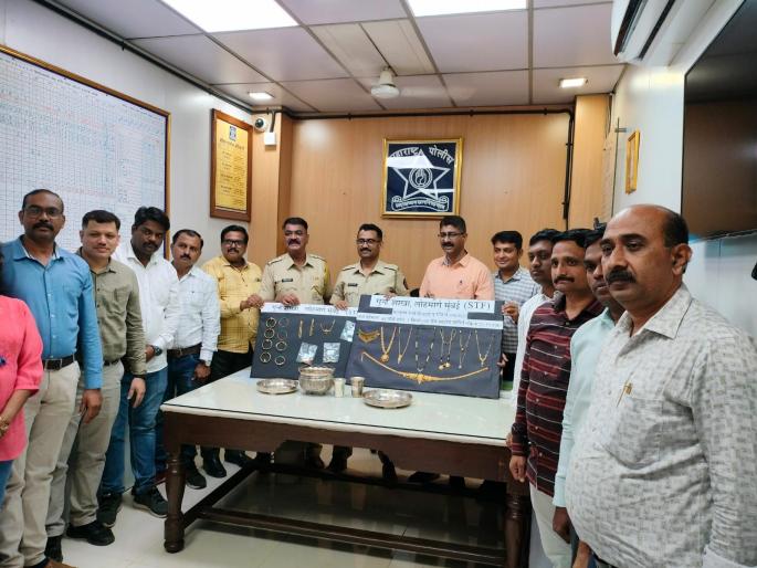 ... and recovered their lost jewelery worth 23 lakhs, amazing performance by Railway Crime Branch and STF | ... आणि त्यांचे हरविलेले २३ लाखाचे दागिने परत मिळाले, रेल्वे गुन्हे शाखा आणि एसटीएफची काैतूकास्पद कामगिरी ... and recovered their lost jewelery worth 23 lakhs, amazing performance by Railway Crime Branch and STF | ... आणि त्यांचे हरविलेले २३ लाखाचे दागिने परत मिळाले, रेल्वे गुन्हे शाखा आणि एसटीएफची काैतूकास्पद कामगिरी