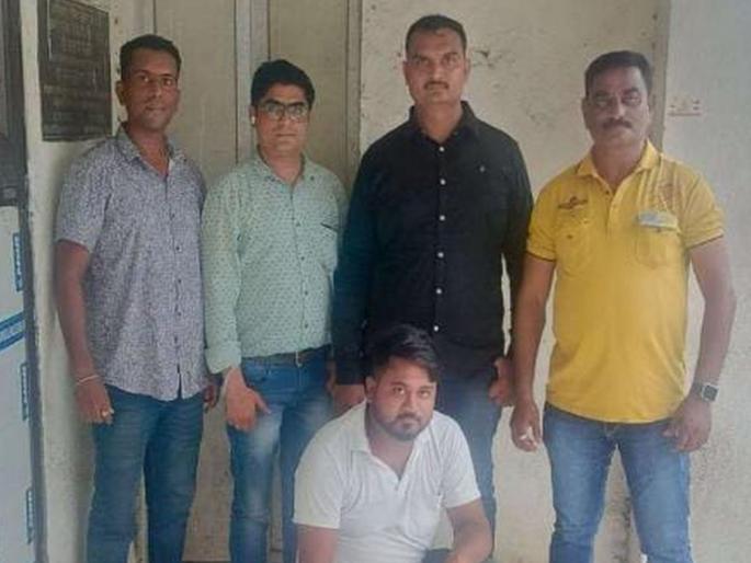 Rape accused absconding for 1 year arrested; Success to the Police of Unit Two of the Crime Branch | बलात्काराच्या गुन्ह्यातील १ वर्षापासून फरार आरोपीला अटक; गुन्हे शाखेच्या युनिट दोनच्या पोलिसांना यश Rape accused absconding for 1 year arrested; Success to the Police of Unit Two of the Crime Branch | बलात्काराच्या गुन्ह्यातील १ वर्षापासून फरार आरोपीला अटक; गुन्हे शाखेच्या युनिट दोनच्या पोलिसांना यश