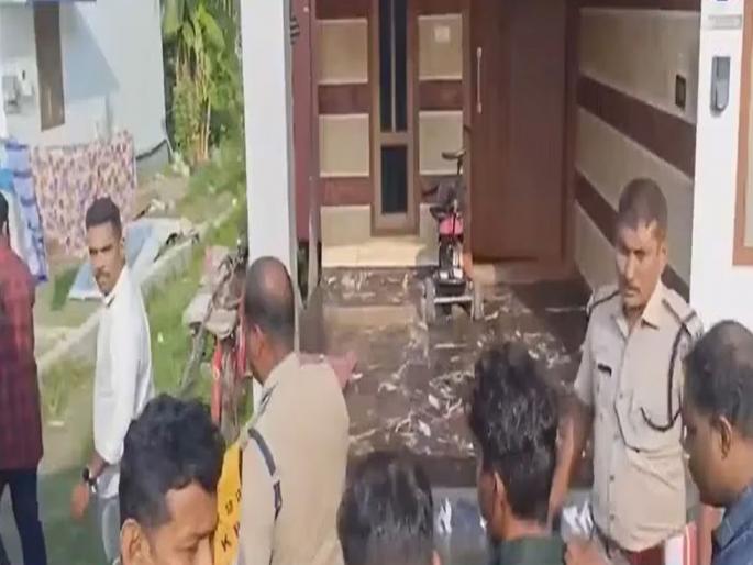 Crime Stroy: Wife's immoral relationship, husband secretly build electric wires on the way to enter the house; As soon as the neighbor arrives... | पत्नीचे अनैतिक संबंध, शेजारी गुपचूप घरात घुसण्याच्या वाटेवर विजेच्या तारांचे जाळे विणले; शेजारी येताच...  Crime Stroy: Wife's immoral relationship, husband secretly build electric wires on the way to enter the house; As soon as the neighbor arrives... | पत्नीचे अनैतिक संबंध, शेजारी गुपचूप घरात घुसण्याच्या वाटेवर विजेच्या तारांचे जाळे विणले; शेजारी येताच...