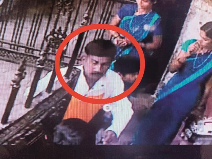 An unknown person entered the school, a 9-year-old clever girl failed the plan to kidnap herself | ९ वर्षांच्या चाणाक्ष मुलीने हाणून पाडला स्वत:च्या अपहरणाचा डाव, शाळेतील थरारक घटना An unknown person entered the school, a 9-year-old clever girl failed the plan to kidnap herself | ९ वर्षांच्या चाणाक्ष मुलीने हाणून पाडला स्वत:च्या अपहरणाचा डाव, शाळेतील थरारक घटना