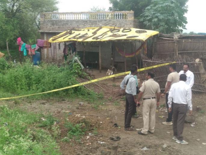 Akola : Clash between two groups; Two killed | लाखनवाडा येथे दोन गटात सशस्त्र हाणामारी, दोन ठार Akola : Clash between two groups; Two killed | लाखनवाडा येथे दोन गटात सशस्त्र हाणामारी, दोन ठार
