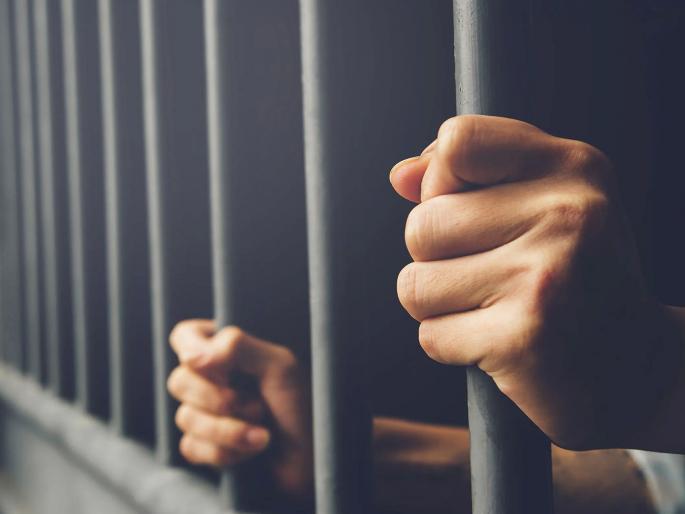 Five people who robbed by beating were put in handcuffs; Two days in custody: Action taken by the Sthagush team | थापा मारून लुबाडणाऱ्या पाच जणांना ठोकल्या बेड्या; दोन दिवसांची कोठडी : स्थागुशाच्या पथकाची कारवाई Five people who robbed by beating were put in handcuffs; Two days in custody: Action taken by the Sthagush team | थापा मारून लुबाडणाऱ्या पाच जणांना ठोकल्या बेड्या; दोन दिवसांची कोठडी : स्थागुशाच्या पथकाची कारवाई