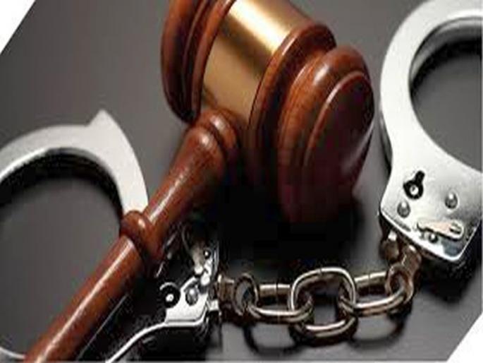 Mortar attack on coconut smoker in house | घरात घूसून नारळ विक्रेत्यावर प्राणघातक हल्ला Mortar attack on coconut smoker in house | घरात घूसून नारळ विक्रेत्यावर प्राणघातक हल्ला