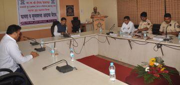 In the 15 days to improve the image of Police, the Minister of Health, in Nandurbar | पोलिसांची प्रतिमा 15 दिवसात सुधारण्याच्या गृहराज्यमंत्र्यांच्या नंदुरबारात सुचना In the 15 days to improve the image of Police, the Minister of Health, in Nandurbar | पोलिसांची प्रतिमा 15 दिवसात सुधारण्याच्या गृहराज्यमंत्र्यांच्या नंदुरबारात सुचना