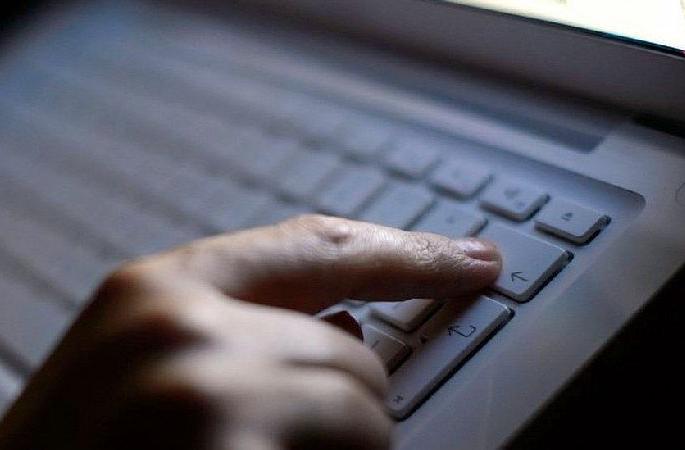 online fraud of 8.21 lakh in the name of kbc | लिंकवर क्लिक केले अन् क्षणात खात्यातील पैसे झाले ‘मिस्टर इंडिया’ online fraud of 8.21 lakh in the name of kbc | लिंकवर क्लिक केले अन् क्षणात खात्यातील पैसे झाले ‘मिस्टर इंडिया’