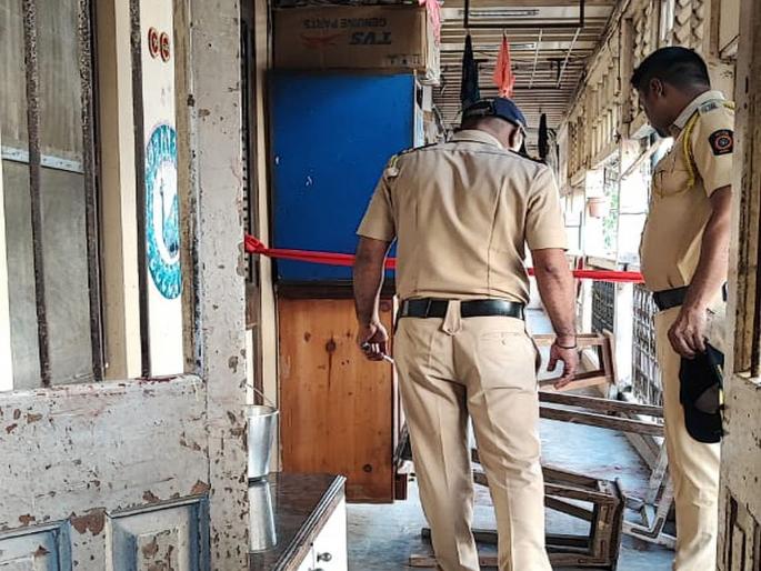 Crime: Horrific murder in Mumbai's Grand Road, Mathefiru attacked neighbors in anger over his wife's desertion, two killed | Crime: मुंबईतील ग्रँडरोडमध्ये भीषण हत्याकांड, पत्नी सोडून गेल्याच्या रागाने माथेफिरूचा शेजाऱ्यांवर हल्ला, दोन जणांचा मृत्यू 