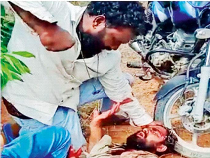 Cut the throat of a friend and drink his blood, suspecting an immoral relationship with his wife | मित्राचा गळा चिरला अन् त्याचे रक्त प्यायला, पत्नीशी अनैतिक संबंधाचा होता संशय Cut the throat of a friend and drink his blood, suspecting an immoral relationship with his wife | मित्राचा गळा चिरला अन् त्याचे रक्त प्यायला, पत्नीशी अनैतिक संबंधाचा होता संशय