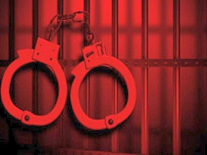 The opportunity to keep the door open; Thieves raid jewelery worth Rs 3.5 lakh | दरवाजा उघडा राहिल्याची साधली संधी; साडेतीन लाखांच्या दागिन्यांवर चोरट्यांचा डल्ला The opportunity to keep the door open; Thieves raid jewelery worth Rs 3.5 lakh | दरवाजा उघडा राहिल्याची साधली संधी; साडेतीन लाखांच्या दागिन्यांवर चोरट्यांचा डल्ला