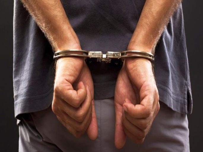 Worked as a laborer and the jewelery worth Rs | मजूर म्हणून कामाला आले अन् सव्वा लाखांचे दागिने लांबविले  Worked as a laborer and the jewelery worth Rs | मजूर म्हणून कामाला आले अन् सव्वा लाखांचे दागिने लांबविले