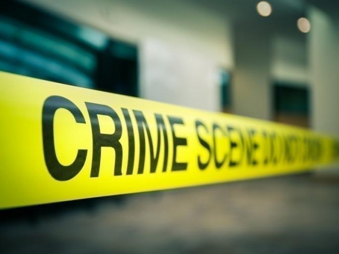 Crime against a mother who made a fuss at the police station to release her child | मुलाला सोडविण्यासाठी पोलीस ठाण्यात गोंधळ घालणा-या आईविरुध्द गुन्हा Crime against a mother who made a fuss at the police station to release her child | मुलाला सोडविण्यासाठी पोलीस ठाण्यात गोंधळ घालणा-या आईविरुध्द गुन्हा