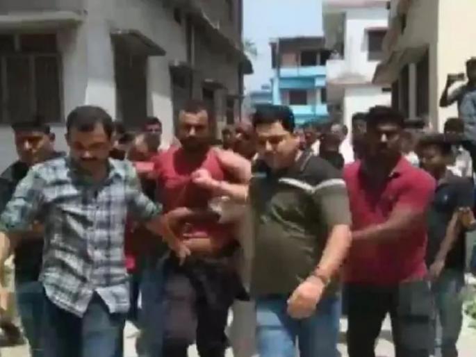 Shocking: The boyfriend tried to become Shahrukh Khan out of fear, held the family hostage, then ... | धक्कादायक घटना! प्रियकराने केला 'डर'मधील 'शाहरुख खान' बनण्याचा प्रयत्न, कुटुंबाला धरले ओलीस, त्यानंतर... 