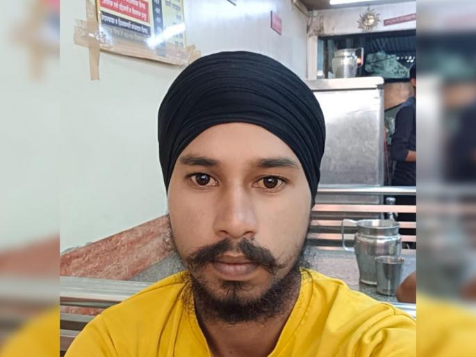 A young man was killed in broad daylight by stabbing a weapon in his chest | सोलापूर : छातीत हत्यार खुपसून तरूणाचा भर दिवसा खून A young man was killed in broad daylight by stabbing a weapon in his chest | सोलापूर : छातीत हत्यार खुपसून तरूणाचा भर दिवसा खून