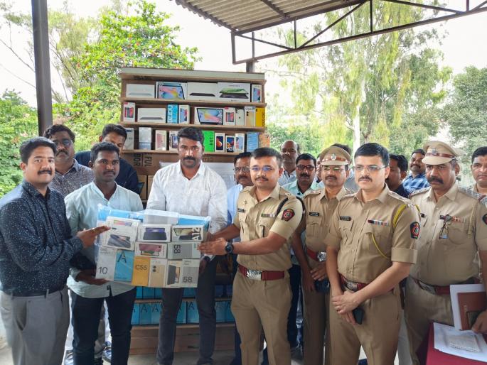 Latur: Five people from the town who ransacked a mobile shop arrested, 74 lakh worth of valuables seized | Latur: माेबाइल दुकान फाेडणाऱ्या टाेळीतील पाच जणांना अटक, ७४ लाखांचा मुद्देमाल जप्त Latur: Five people from the town who ransacked a mobile shop arrested, 74 lakh worth of valuables seized | Latur: माेबाइल दुकान फाेडणाऱ्या टाेळीतील पाच जणांना अटक, ७४ लाखांचा मुद्देमाल जप्त