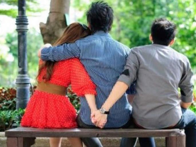 Crime News: Son is crying, come home, husband pleads with wife who went to lover's house, woman says... | Crime News: मुलगा रडतोय, घरी चल, प्रियकराच्या घरी गेलेल्या पत्नीला पतीची आर्त विनवणी, तर महिला म्हणते... Crime News: Son is crying, come home, husband pleads with wife who went to lover's house, woman says... | Crime News: मुलगा रडतोय, घरी चल, प्रियकराच्या घरी गेलेल्या पत्नीला पतीची आर्त विनवणी, तर महिला म्हणते...