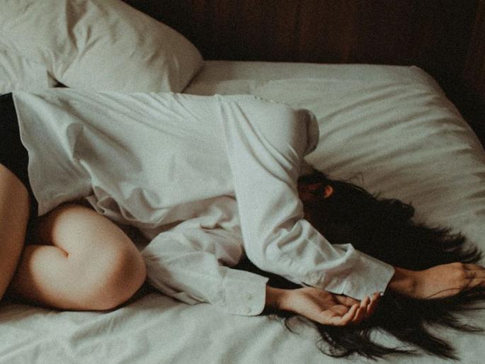 obscene video demands for money girlfriend commits suicide after boyfriend blackmailing in uttar pradesh | अश्लील व्हिडिओ, पैशांची मागणी अन्...; बॉयफ्रेंडच्या ब्लॅकमेलिंगला कंटाळून प्रेयसीचं टोकाचं पाऊल, सुसाईड नोटही लिहिली