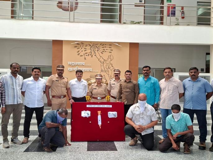 Sanjay Bhokare's murder plot exposed, three arrested; Land dispute near college in Miraj, two pistols, cartridges, motor seized | संजय भोकरे यांच्या खुनाचा कट उघडकीस, तिघांना अटक; मिरजेतील कॉलेजजवळील जमिनीचा वाद, दोन पिस्तुल, काडतुसे, मोटार जप्त Sanjay Bhokare's murder plot exposed, three arrested; Land dispute near college in Miraj, two pistols, cartridges, motor seized | संजय भोकरे यांच्या खुनाचा कट उघडकीस, तिघांना अटक; मिरजेतील कॉलेजजवळील जमिनीचा वाद, दोन पिस्तुल, काडतुसे, मोटार जप्त