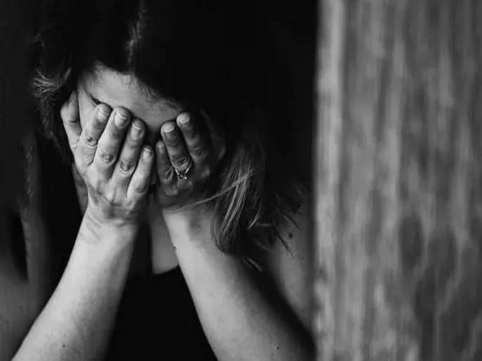 Girl's parents threatened Seeing how your daughter attends college crime news | 'तुमची मुलगी कॉलेजला कशी येते तेच पाहतो...'; मुलीच्या आई-वडिलांना धमकी Girl's parents threatened Seeing how your daughter attends college crime news | 'तुमची मुलगी कॉलेजला कशी येते तेच पाहतो...'; मुलीच्या आई-वडिलांना धमकी