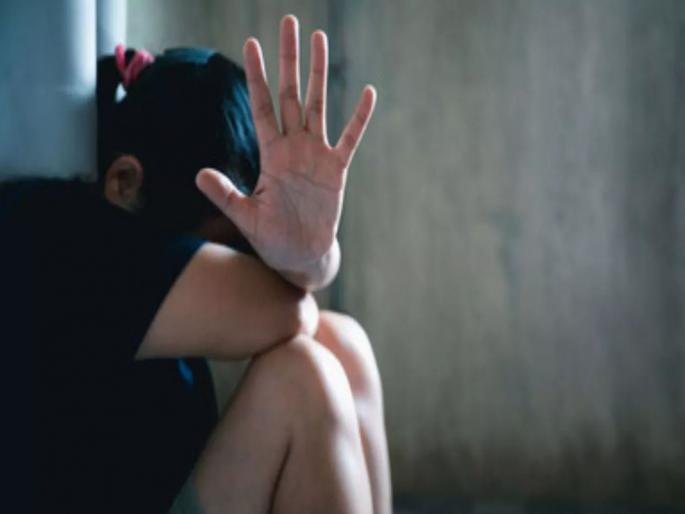 Girl tortured by blackmailing in Satara, complaint filed at police station against sister's husband | तू औषध पिऊन मर, नाहीतर...; दाजीनं रचला भलताच कट, 'ती'च्या धाडसानं इभ्रत वाचली