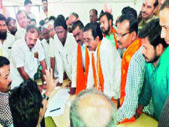 Dandle increases the house | दौैंडला वाढीव घरपट्टीवरून गदारोळ Dandle increases the house | दौैंडला वाढीव घरपट्टीवरून गदारोळ