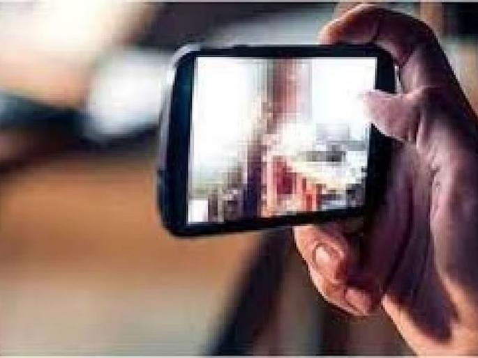 Shocking! The security officer himself made the photos of the students viral, blackmailed many girls | धक्कादायक! सिक्युरिटी ऑफिसरनेच व्हायरल केले विद्यार्थिनींचे फोटो, अनेक मुलींना केलं ब्लॅकमेल Shocking! The security officer himself made the photos of the students viral, blackmailed many girls | धक्कादायक! सिक्युरिटी ऑफिसरनेच व्हायरल केले विद्यार्थिनींचे फोटो, अनेक मुलींना केलं ब्लॅकमेल