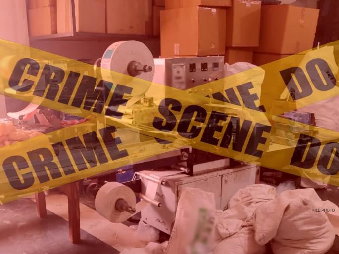 Three arrested after raiding Bhiwandi factory manufacturing fake products of famous companies like Dettol Harpic Godrej | मुंबई: प्रसिद्ध कंपन्यांची बनावट उत्पादने बनवणाऱ्या भिवंडीच्या कारखान्यावर धाड; तिघांना अटक