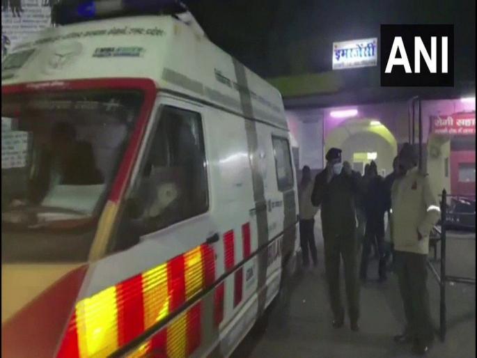 uttar pradesh sitapur whole family died due to suffocation from petromax poisonous gas | धक्कादायक! थंडीपासून वाचण्यासाठी पेट्रोमॅक्स पेटवली, विषारी वायूमुळे दाम्पत्य आणि दोन मुलांचा मृत्यू uttar pradesh sitapur whole family died due to suffocation from petromax poisonous gas | धक्कादायक! थंडीपासून वाचण्यासाठी पेट्रोमॅक्स पेटवली, विषारी वायूमुळे दाम्पत्य आणि दोन मुलांचा मृत्यू