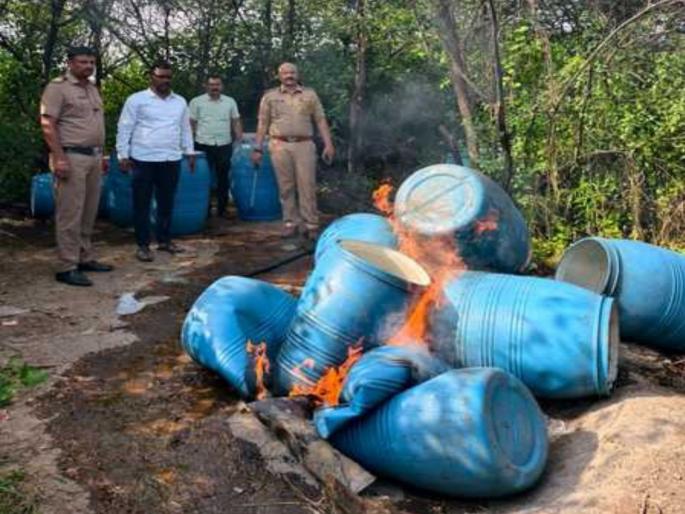 pune crime news Shirur police raid village liquor distilleries, seize liquor, chemicals worth Rs. 1.25 lakh | शिरूर पोलिसांचा गावठी दारू हातभट्ट्यांवर छापा, सव्वा लाखाची दारू, रसायन जप्त pune crime news Shirur police raid village liquor distilleries, seize liquor, chemicals worth Rs. 1.25 lakh | शिरूर पोलिसांचा गावठी दारू हातभट्ट्यांवर छापा, सव्वा लाखाची दारू, रसायन जप्त