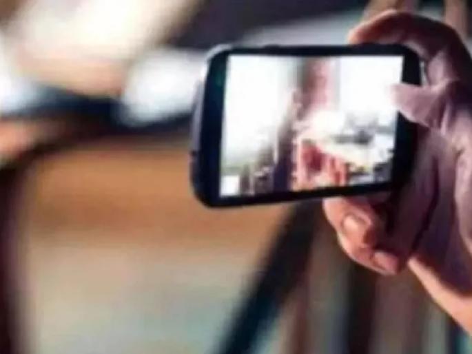 Pune youth who made obscene video of girl found | Ratnagiri: मुलीचे अश्लील व्हिडिओ बनविणारा पुण्याचा तरुण सापडला Pune youth who made obscene video of girl found | Ratnagiri: मुलीचे अश्लील व्हिडिओ बनविणारा पुण्याचा तरुण सापडला
