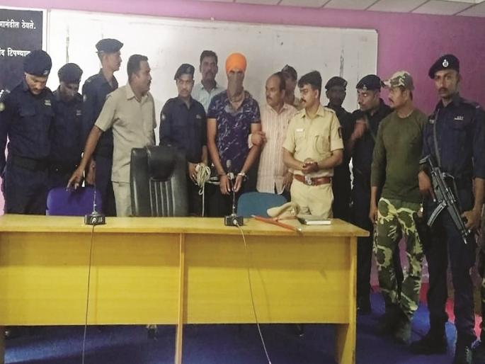 Rindha's crime partner, Akash Singh Gadiwale, was eventually arrested by Nanded police | रिंधाचा साथीदार आकाशसिंघ गाडीवाले अखेर नांदेड पोलिसांच्या ताब्यात Rindha's crime partner, Akash Singh Gadiwale, was eventually arrested by Nanded police | रिंधाचा साथीदार आकाशसिंघ गाडीवाले अखेर नांदेड पोलिसांच्या ताब्यात
