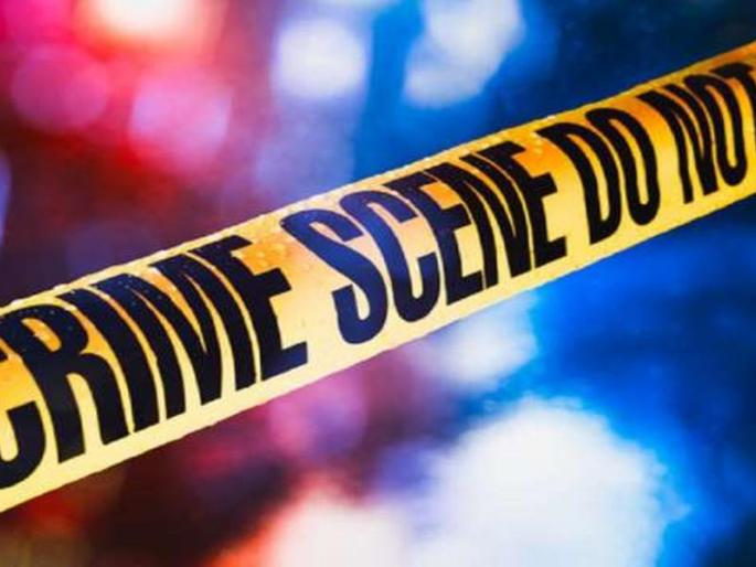 Suicide note written in blood, committed suicide by girl | रक्ताने लिहिली सुसाईड नोट, हाताची नस कापून गळफास घेऊन तरुणीने संपवले जीवन Suicide note written in blood, committed suicide by girl | रक्ताने लिहिली सुसाईड नोट, हाताची नस कापून गळफास घेऊन तरुणीने संपवले जीवन