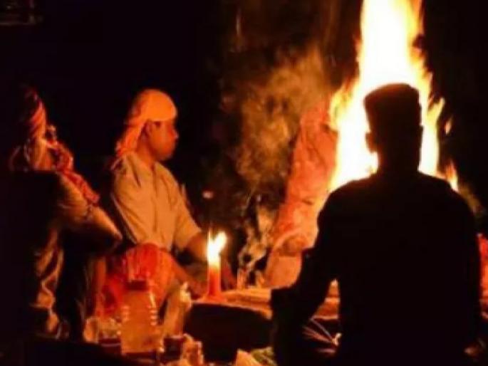 A young man's body was kept in water for 5 days to be revived, and a band played on the side! Where did 'this' happen? | पुन्हा जिवंत करण्यासाठी तरुणाचा मृतदेह ५ दिवस पाण्यात ठेवला अन् बाजूला बँड वाजवत बसले! कुठे घडला 'हा' प्रकार? A young man's body was kept in water for 5 days to be revived, and a band played on the side! Where did 'this' happen? | पुन्हा जिवंत करण्यासाठी तरुणाचा मृतदेह ५ दिवस पाण्यात ठेवला अन् बाजूला बँड वाजवत बसले! कुठे घडला 'हा' प्रकार?