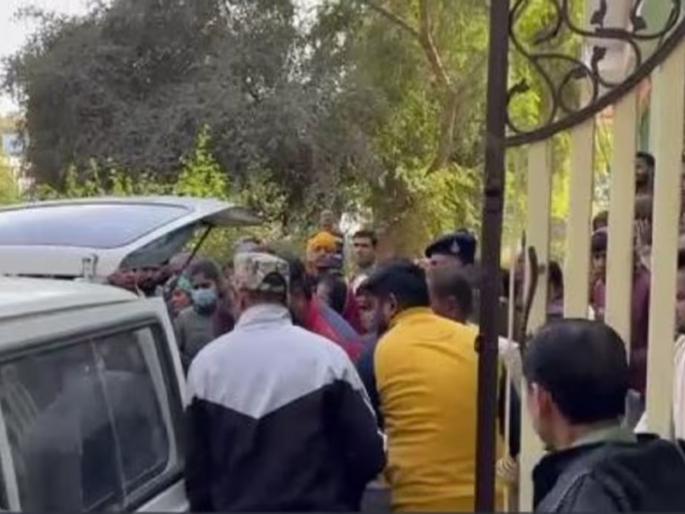 Crime News husband wife and son ends life in gwalior | खळबळजनक! लेकाचा मृत्यू पाहून आई-वडिलांनी उचललं टोकाचं पाऊल, केलं असं काही... Crime News husband wife and son ends life in gwalior | खळबळजनक! लेकाचा मृत्यू पाहून आई-वडिलांनी उचललं टोकाचं पाऊल, केलं असं काही...