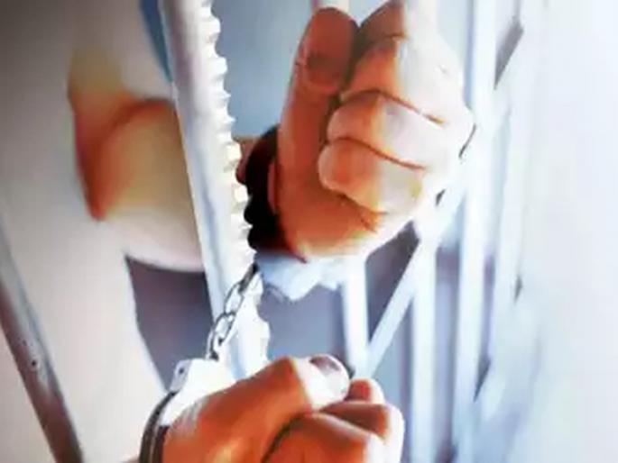 A teacher in Bihar accused of rape faked his own death. | बलात्कारातील आरोपी मास्तरने स्वत:चीच चिता रचली; फोटोशूट करून न्यायालयातून सुटला, पुढे अडकला A teacher in Bihar accused of rape faked his own death. | बलात्कारातील आरोपी मास्तरने स्वत:चीच चिता रचली; फोटोशूट करून न्यायालयातून सुटला, पुढे अडकला